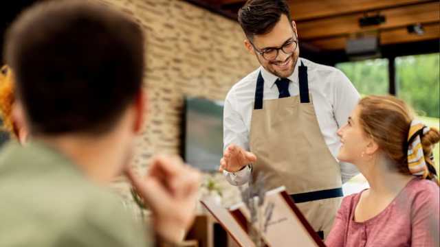 1 Camarero/a Rango Part-Time 20h – Rest. gastronómico (El Born)