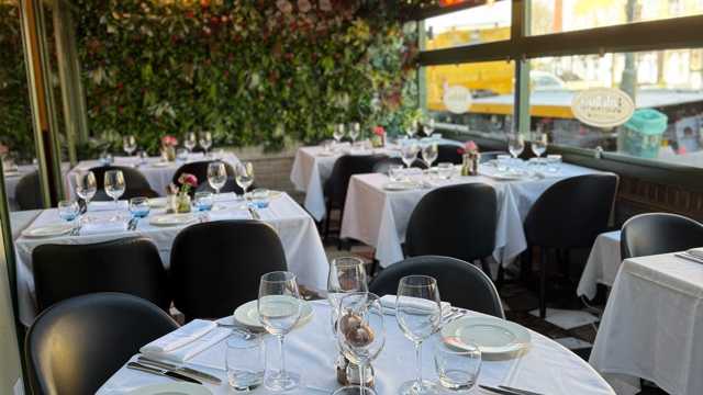 Head Waiter / Waitress