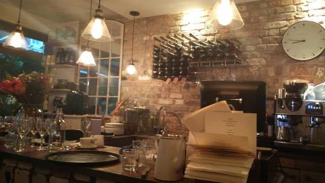 Waiter / Waitress
