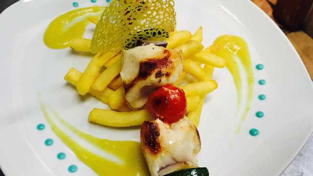 Cocinero/a y Ayudante/a de Cocina