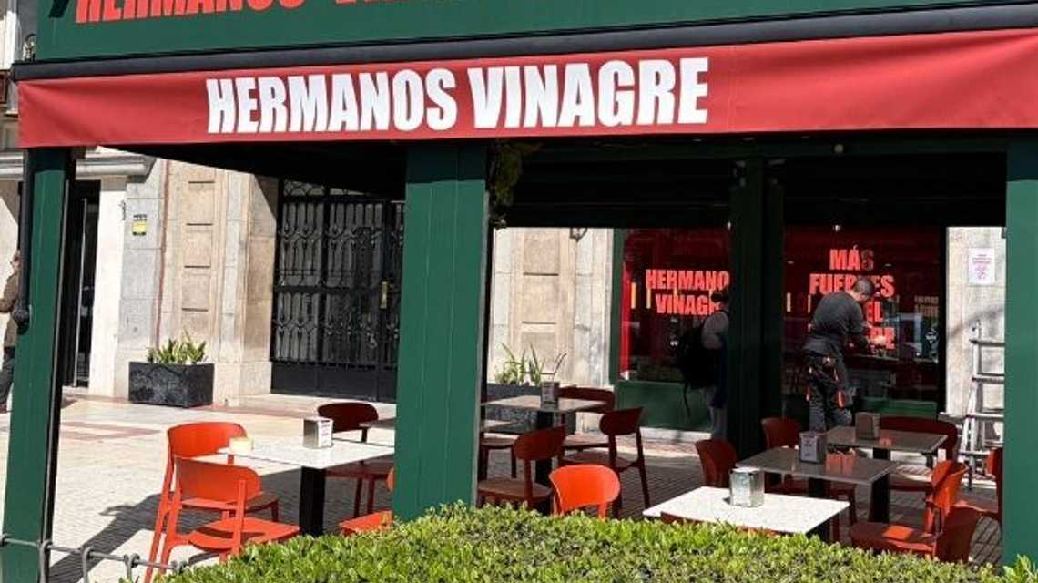 Hermanos Vinagre cover image