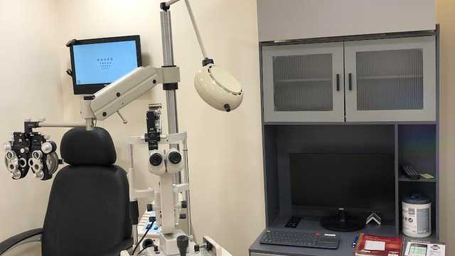 Optometrist