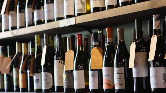 Wine Waiter / Waitress