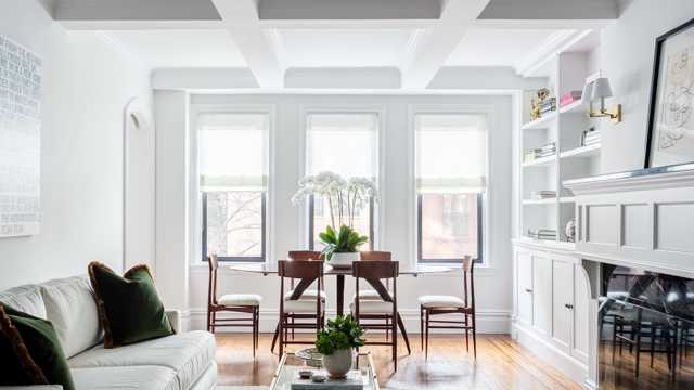 Construction worker with experience in interior carpentry