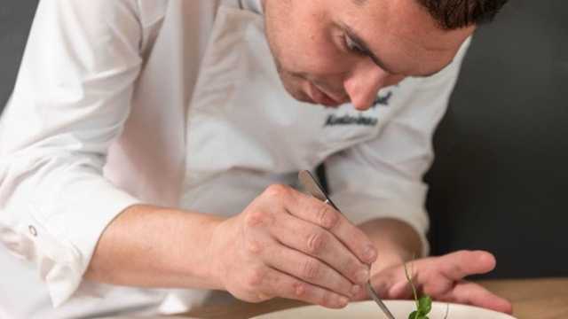Cocinero/a y Ayudante/a de Cocina