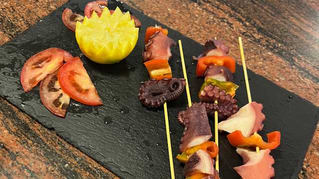 Cocinero/a y Ayudante/a de Cocina