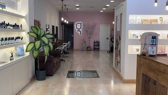 PELUQUERA (CON TÍTULO DE ESTÉTICA