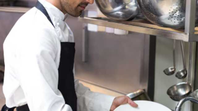 FREGAPLATOS AYUDANTE DE COCINA - PARA  ISLA MALLORCA- 1550€ NETOS MES