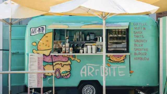 Camarero/a y Ayudante/a de Cocina