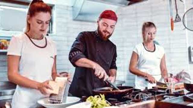 AYUDANTE DE COCINA URGENTE