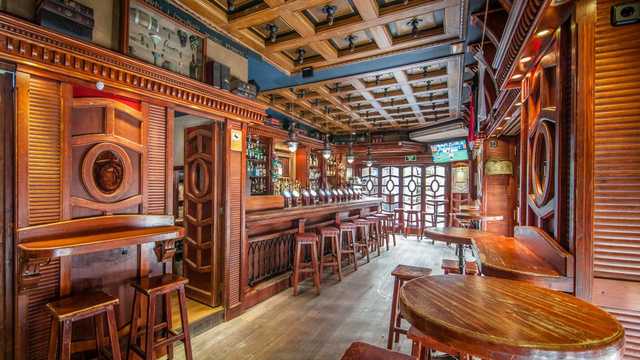 Barman / Barmaid