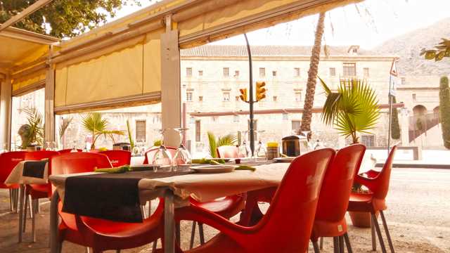 Camarero/a de Sala/Terraza