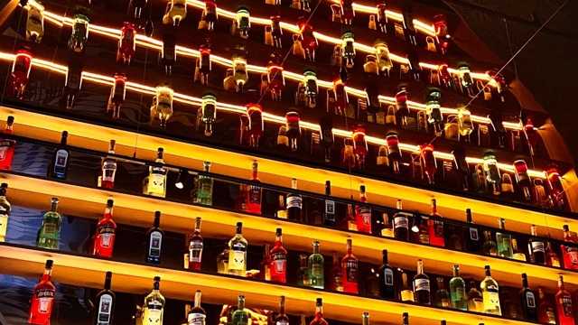 Ayudante de cocina y camarero/a