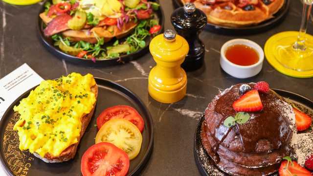 Brunch Chef (Weekend Lead – High-Volume Service)