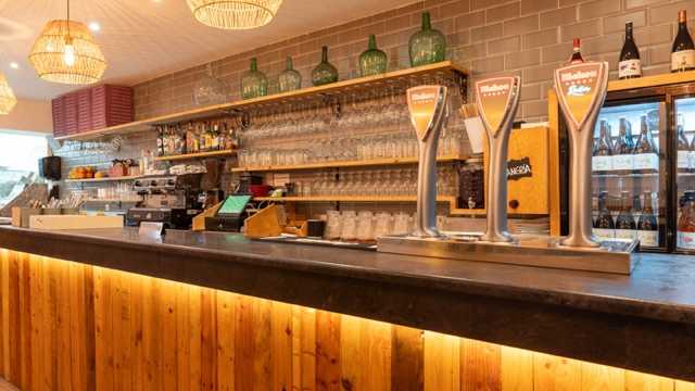 Ayudante de barra, bebidas y cafetería