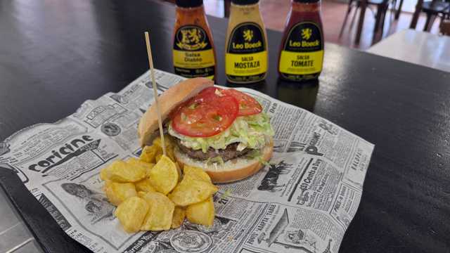 Cocinero/a y Ayudante/a de Cocina