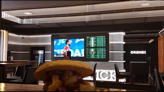 Camarero/a de salon de juegos