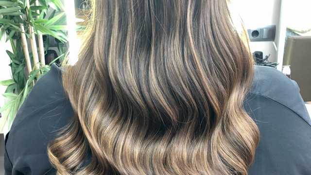 1. ⭐ Estilista Profesional | Colorista | Balayage | 20-30 h