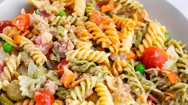COCINEROA o AYUDANTE
