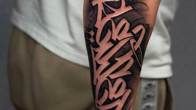 Tattoo artist