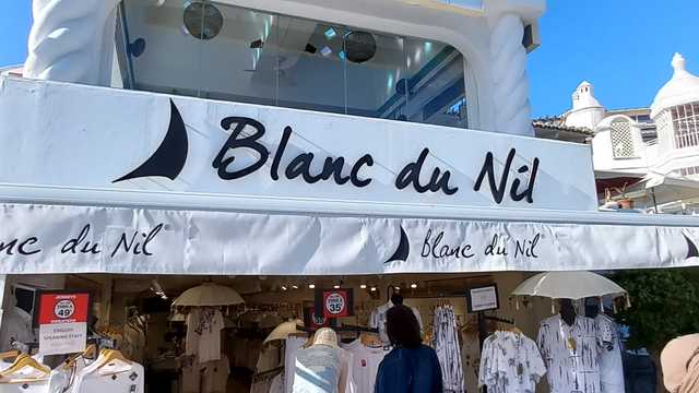 sales person for clothing store