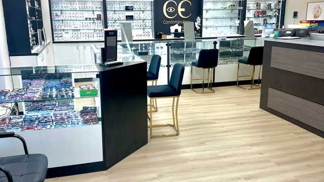Receptionist in Optical Office