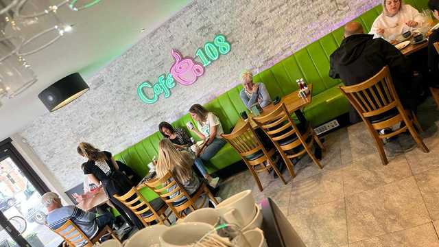 Barista and Waiter / Waitress