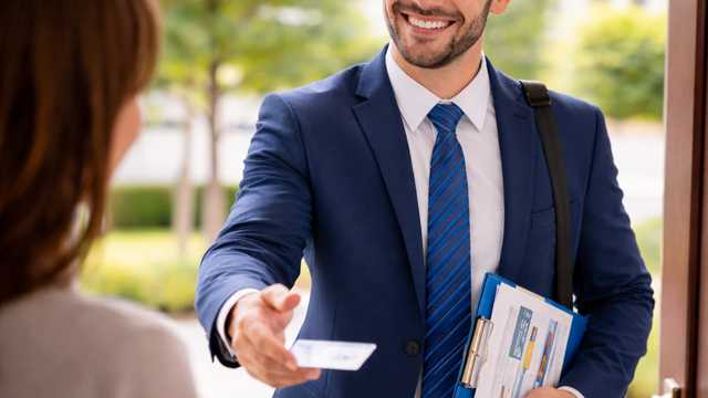 Comercial a puerta fría