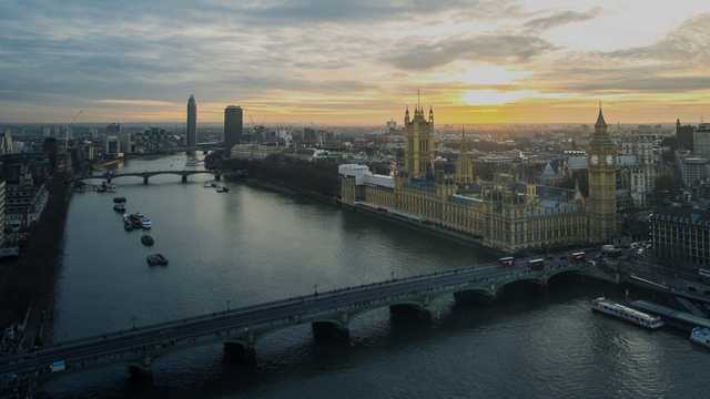 Bilingual Italian-English Assistant Manager