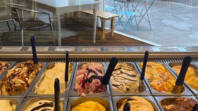 Front of House ice cream shop assistant Supervisor