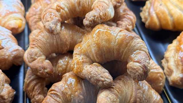 Dependiente/a de panadería con café