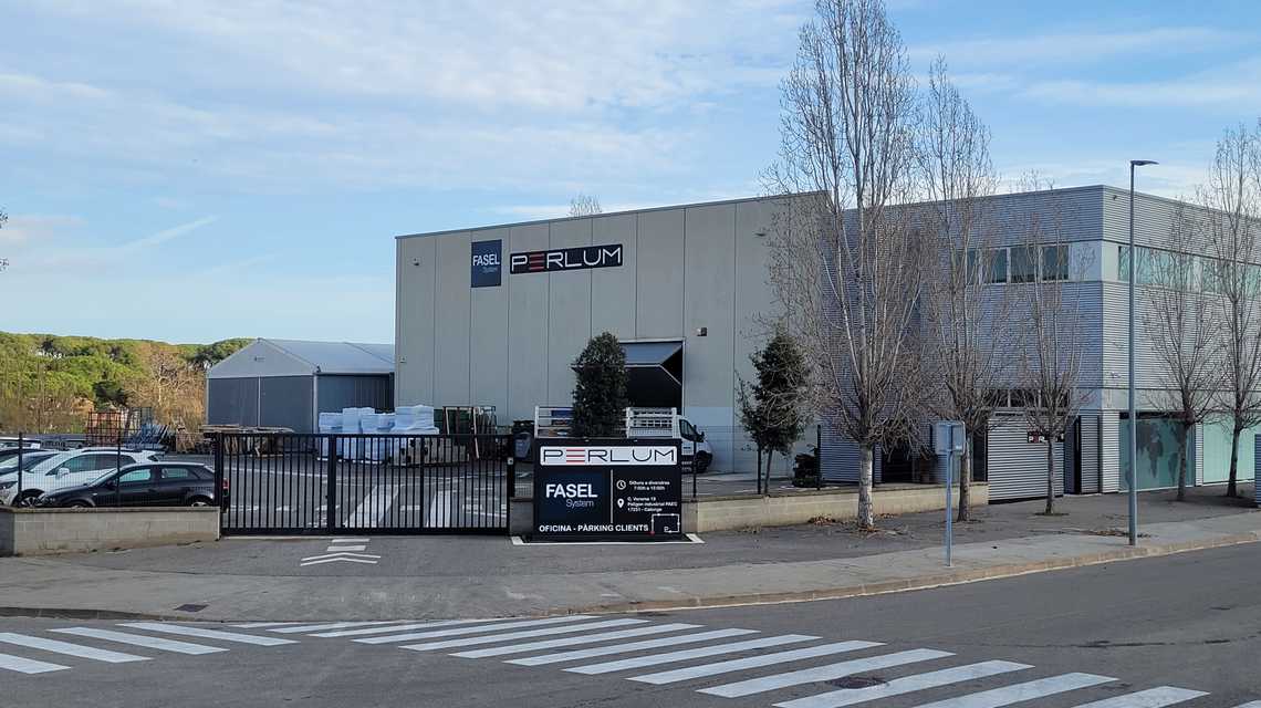 Perlum persianas y puertas SL cover image