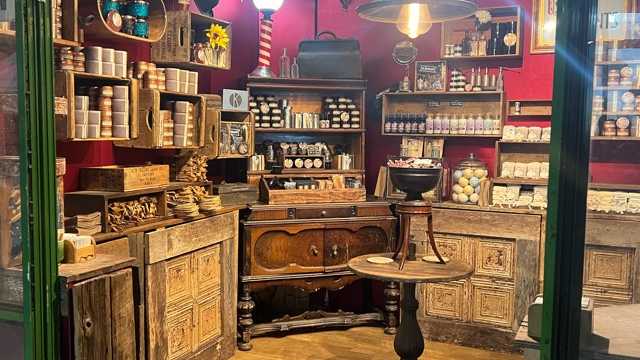 Holiday Market Sales Help