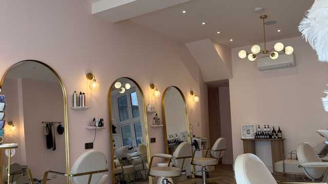 Salon Assistant