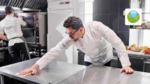 Ayudante/a de Cocina y Limpiador/a