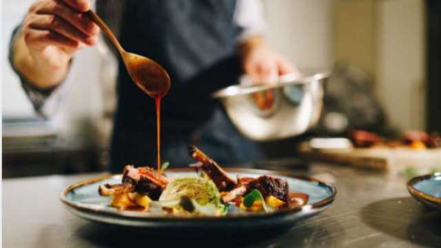 COCINERO/A 40H DE COMIDA FUSION MEDITERRANEA E ITALIANA