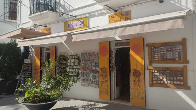 Dependienta tienda de ropa