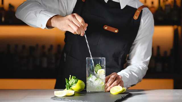 *BARTENDER A 40 HORAS PRESTIGIOSO BAR EN BARCELONA*
