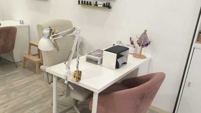 Alquiler espacio para manicura y pedicura