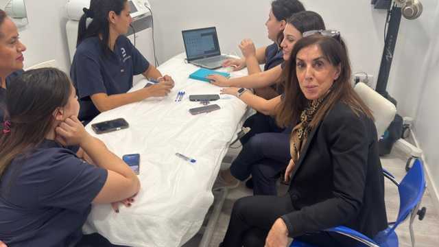 Ayudante/a de Estética