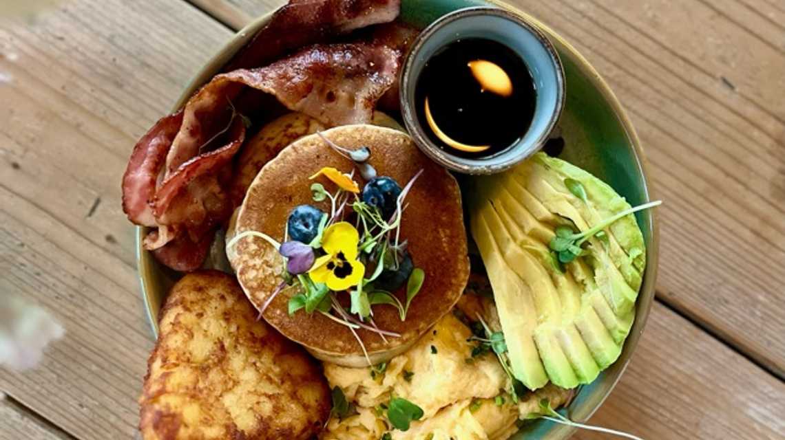 Julia by Neli G’s cover image