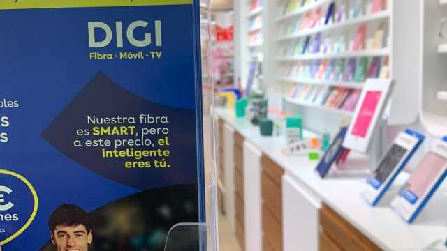 Comercial y dependienta
