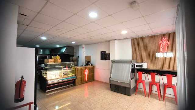 Ayudante/a de Cocina y Limpiador/a