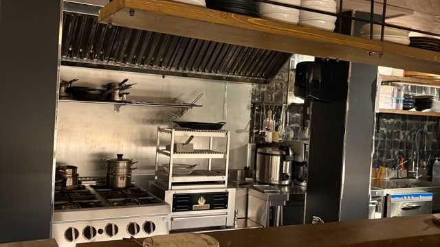 BUSCAMOS AYUDANTE DE COCINA//PICA
