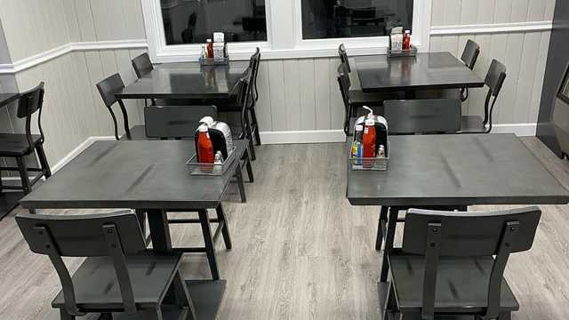 Manager in bagel store