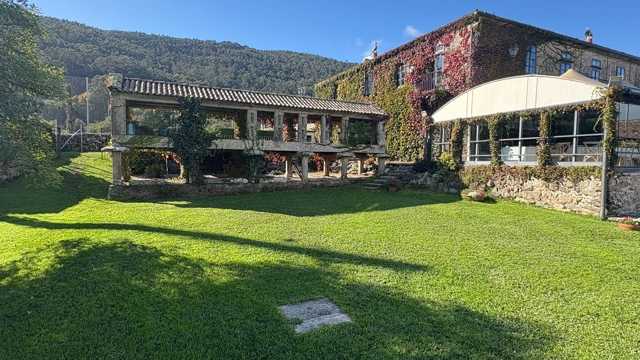 Camarera/o de pisos y limpieza