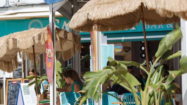 Camerero/a o Ayudante camarero/ a