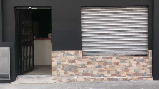 Camarero, dependiente, repartidor