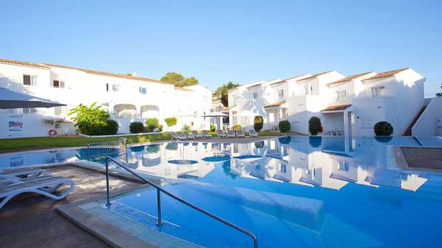 LIMPIADORA DE APARTAMENTOS TURÍSTICOS