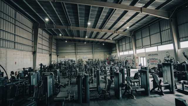 MONTADOR DE EQUIPO GYM